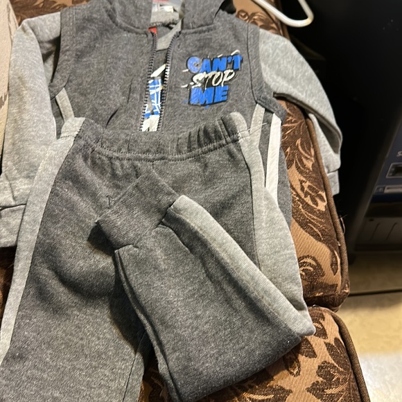 Set - Picture 2 of 4